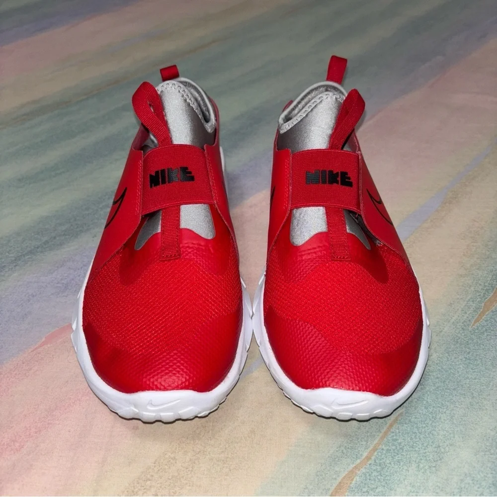 Nike Flex Runner 2 (GS) Slip On Sneakers. University Red size 7Y / women’s 8.5